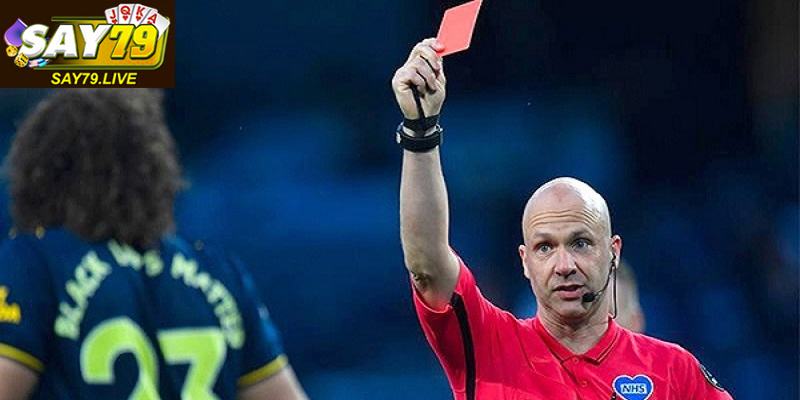 Tìm hiểu quy định thẻ đỏ trong luật bóng đá hiện nay