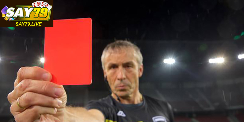 Thẻ đỏ là hình phạt nghiêm khắc nhất trong bóng đá